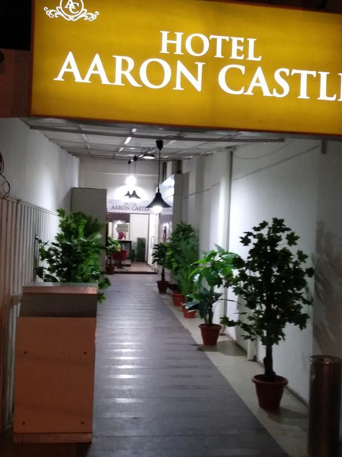 Hotel Aaron Castle 뉴델리 외부 사진
