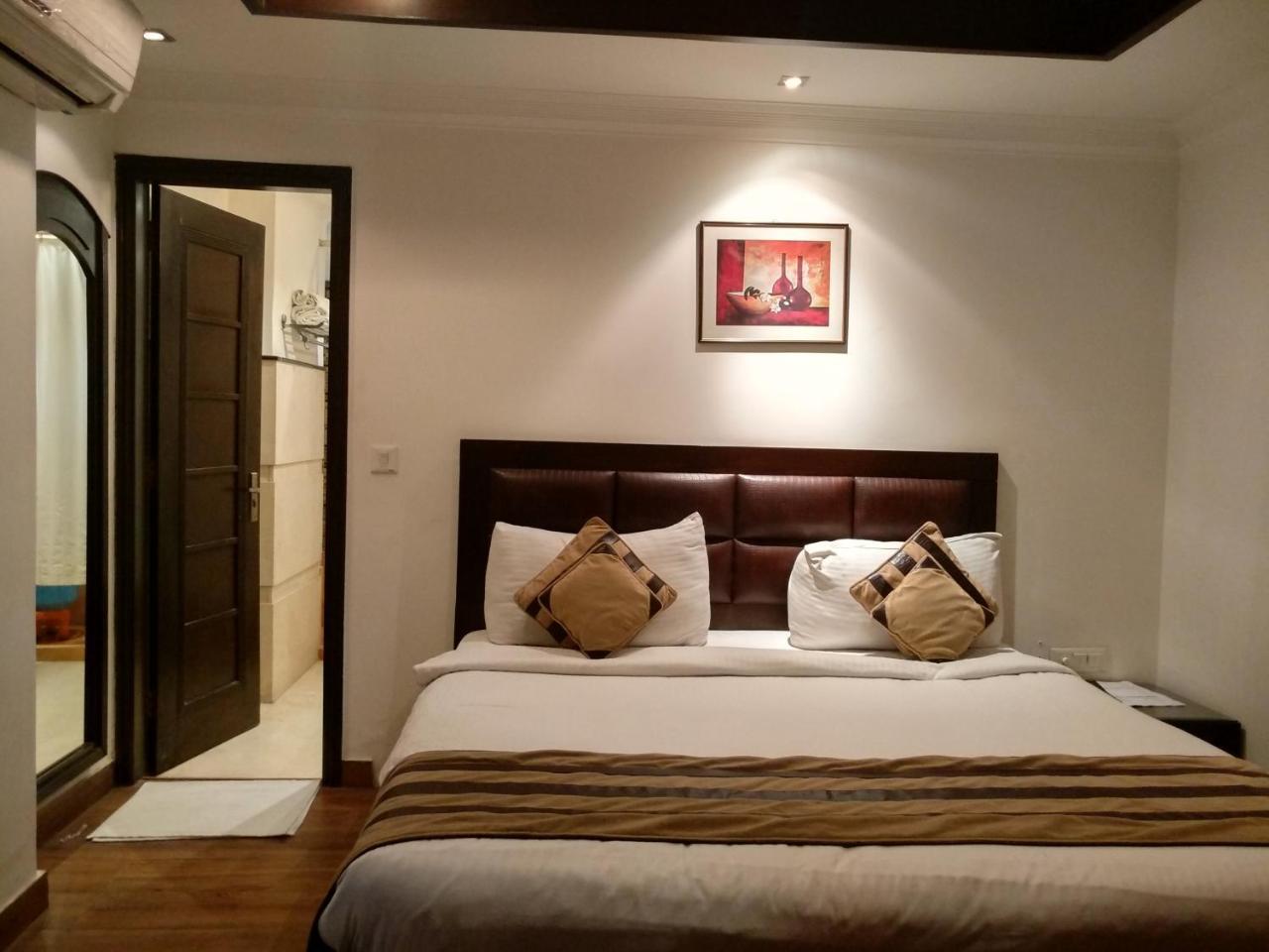 Hotel Aaron Castle 뉴델리 외부 사진